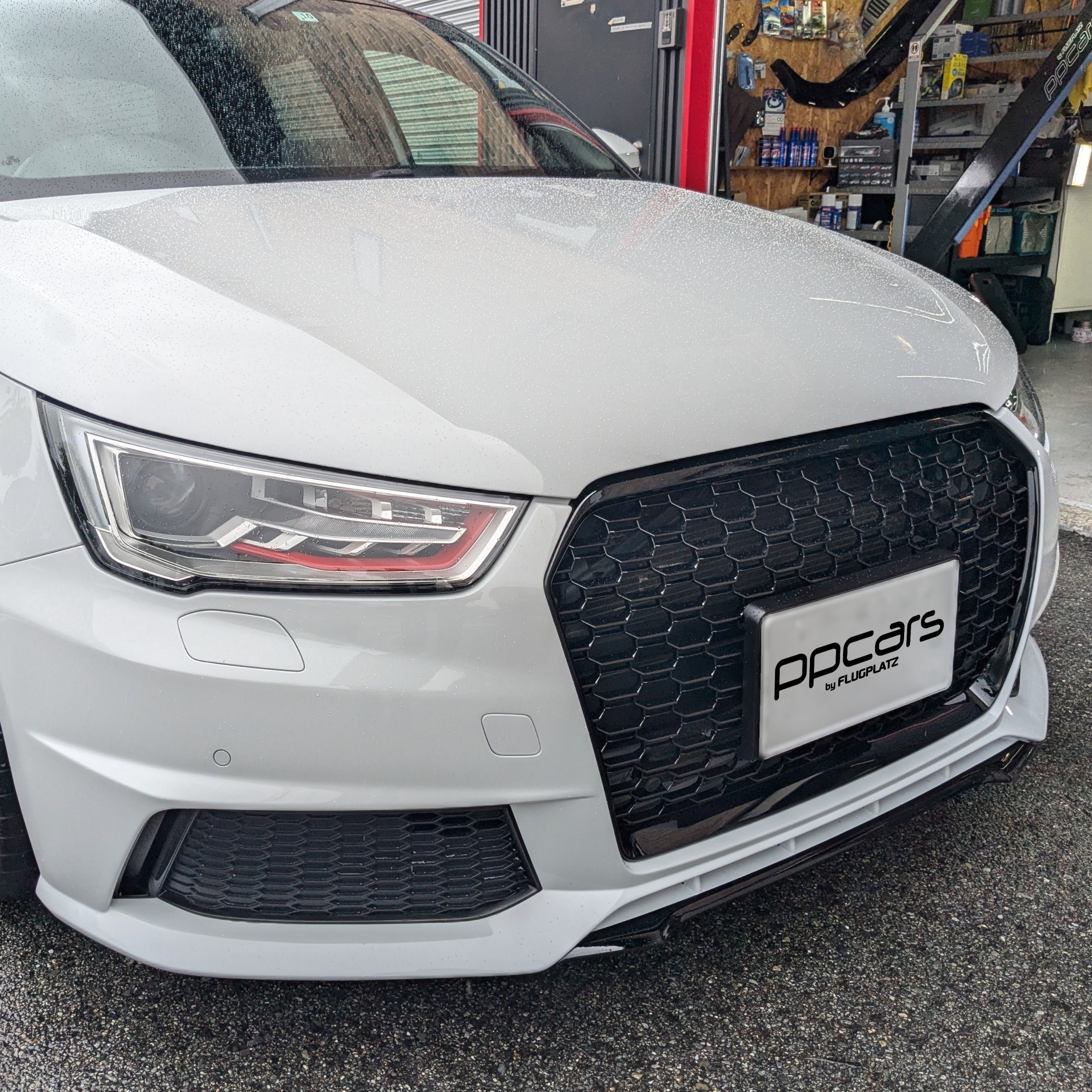 Audi S1(8X) Sportback x RSスタイルマークレスグリル